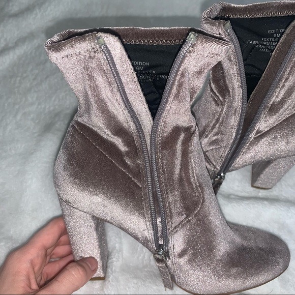 Steve Madden Size 6m gray suede booties with embroidered flowers - Picture 13 of 15